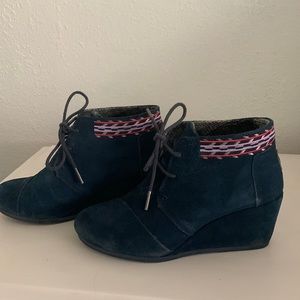 Tom’s blue suede ankle booties